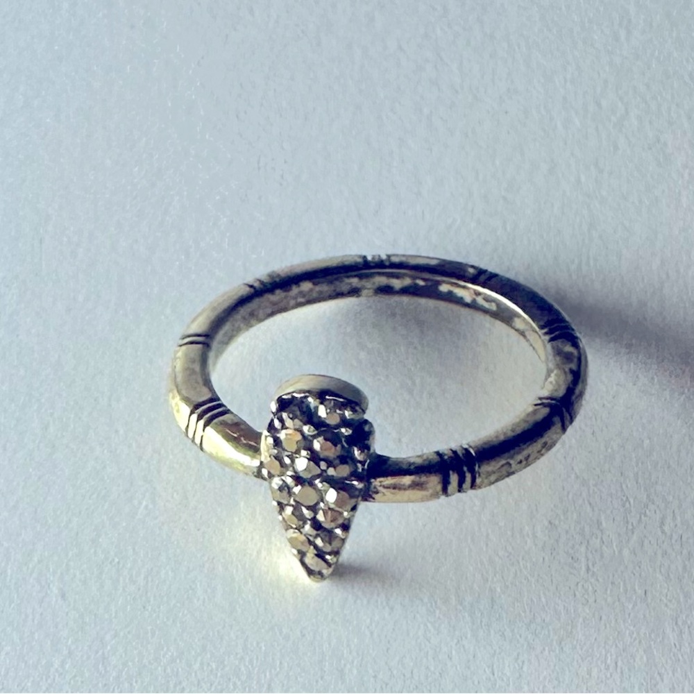 Unique gold tone ring with teardrop gold stone insets